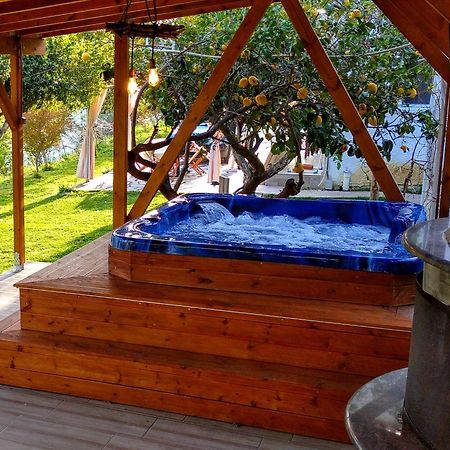 The Elysian At Nicopolis Jacuzzi Apartment Nikopolis Bagian luar foto