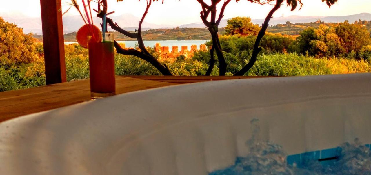 The Elysian At Nicopolis Jacuzzi Apartment Nikopolis Bagian luar foto