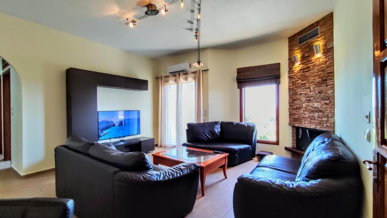 The Elysian At Nicopolis Jacuzzi Apartment Nikopolis Bagian luar foto