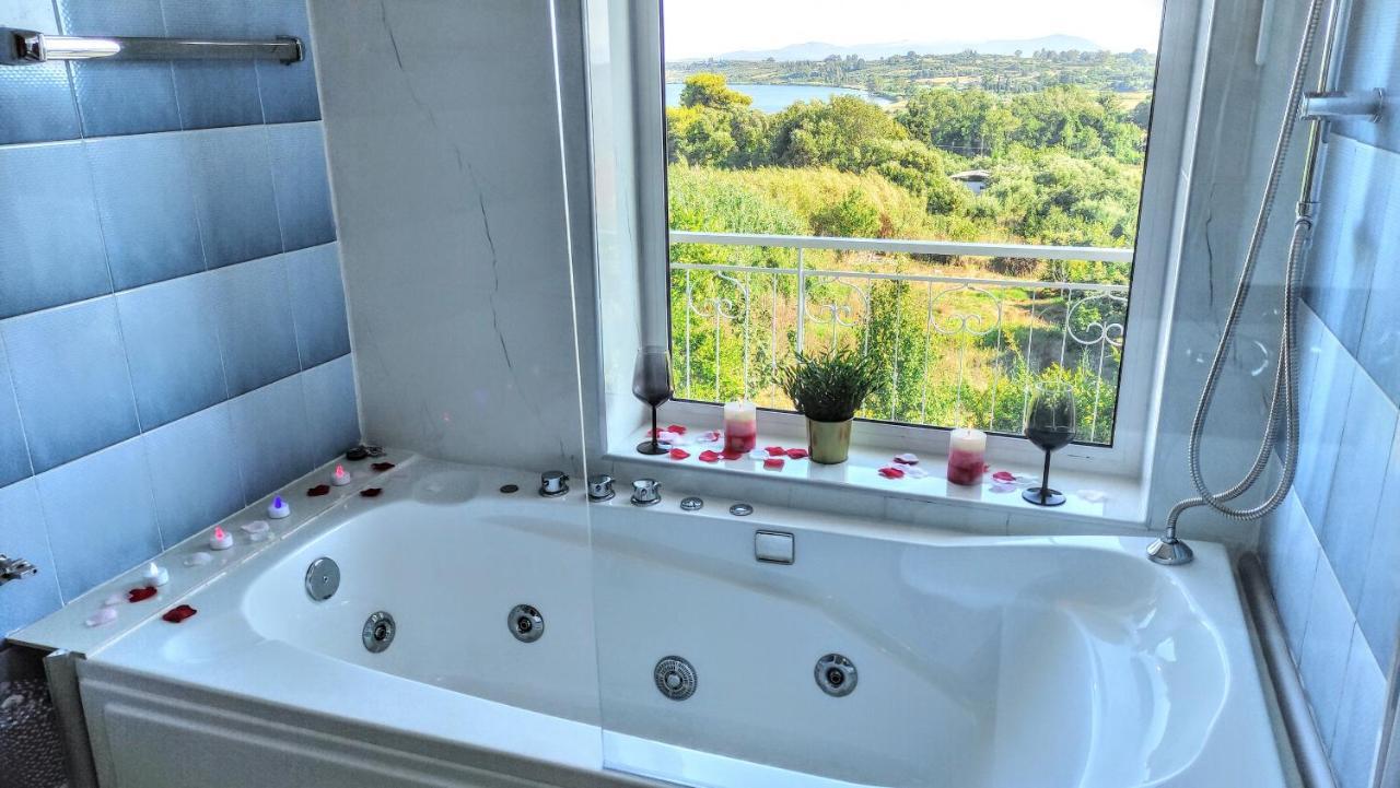 The Elysian At Nicopolis Jacuzzi Apartment Nikopolis Bagian luar foto