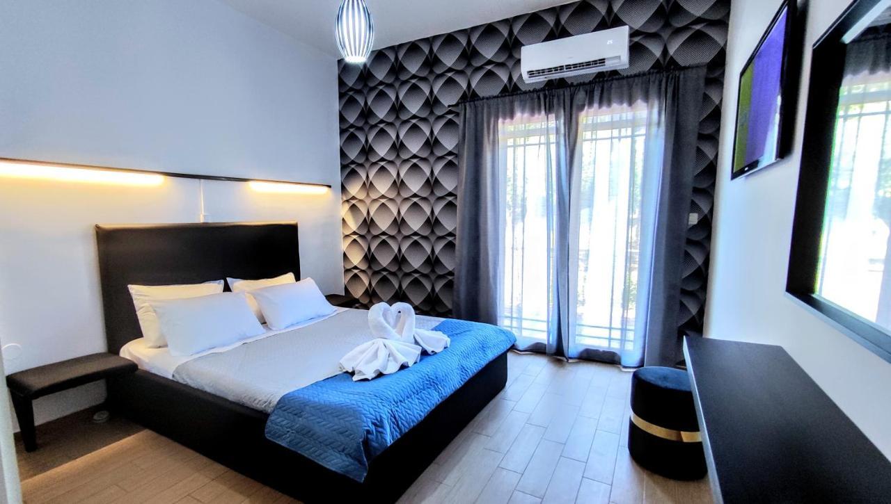 The Elysian At Nicopolis Jacuzzi Apartment Nikopolis Bagian luar foto