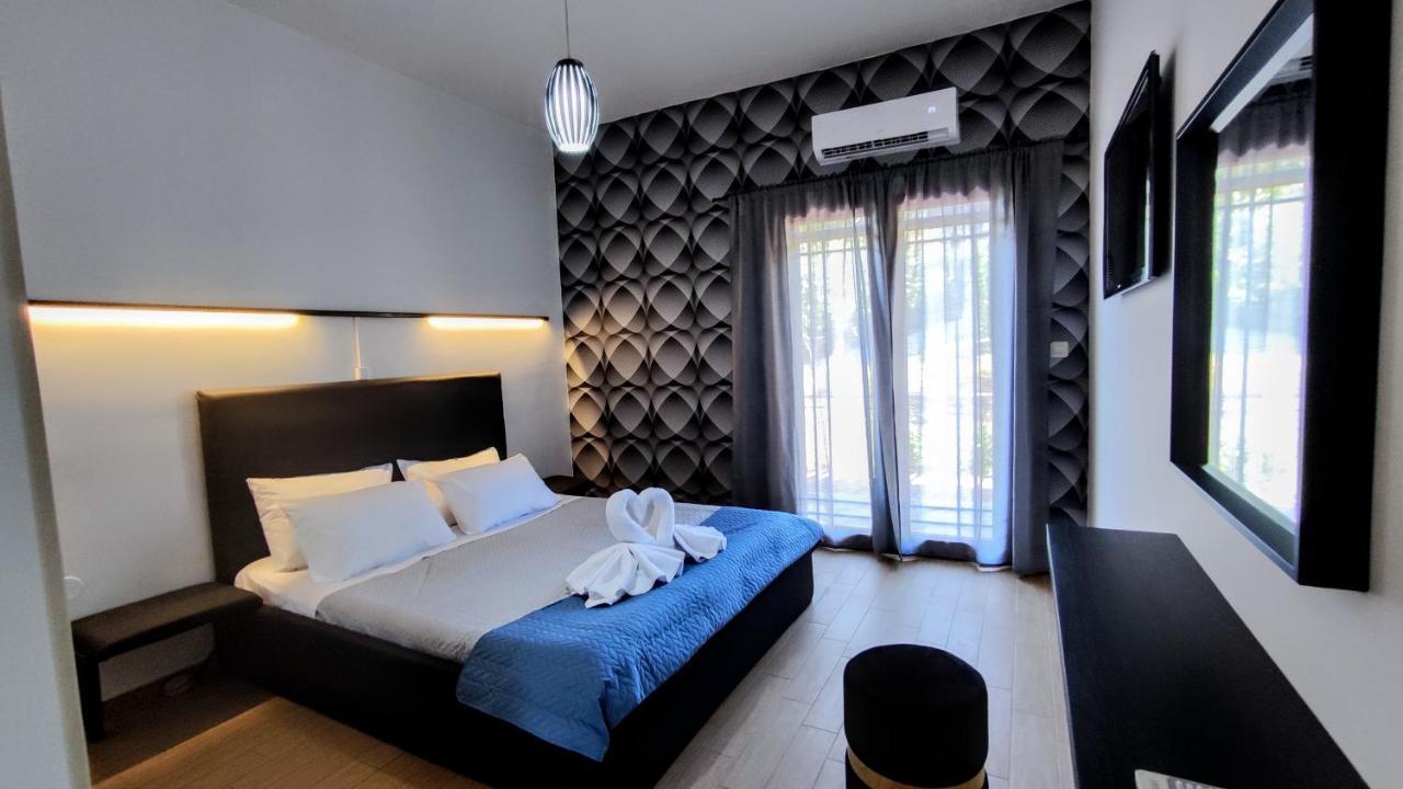 The Elysian At Nicopolis Jacuzzi Apartment Nikopolis Bagian luar foto
