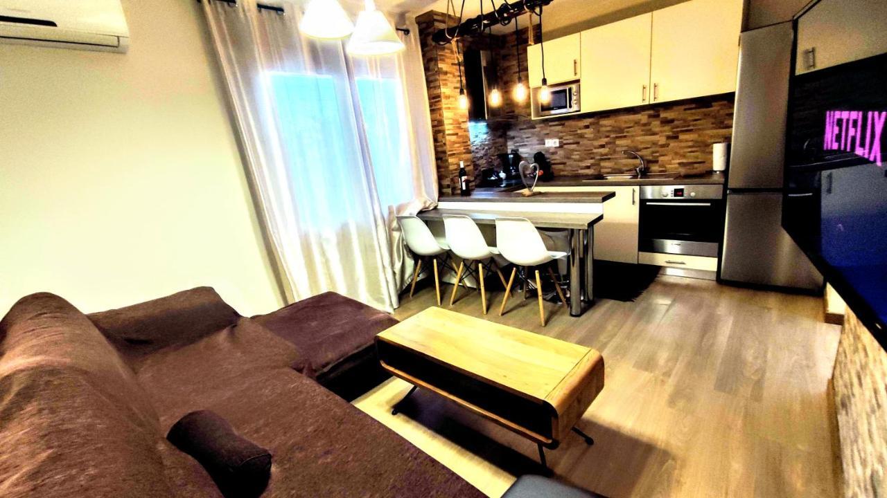 The Elysian At Nicopolis Jacuzzi Apartment Nikopolis Bagian luar foto