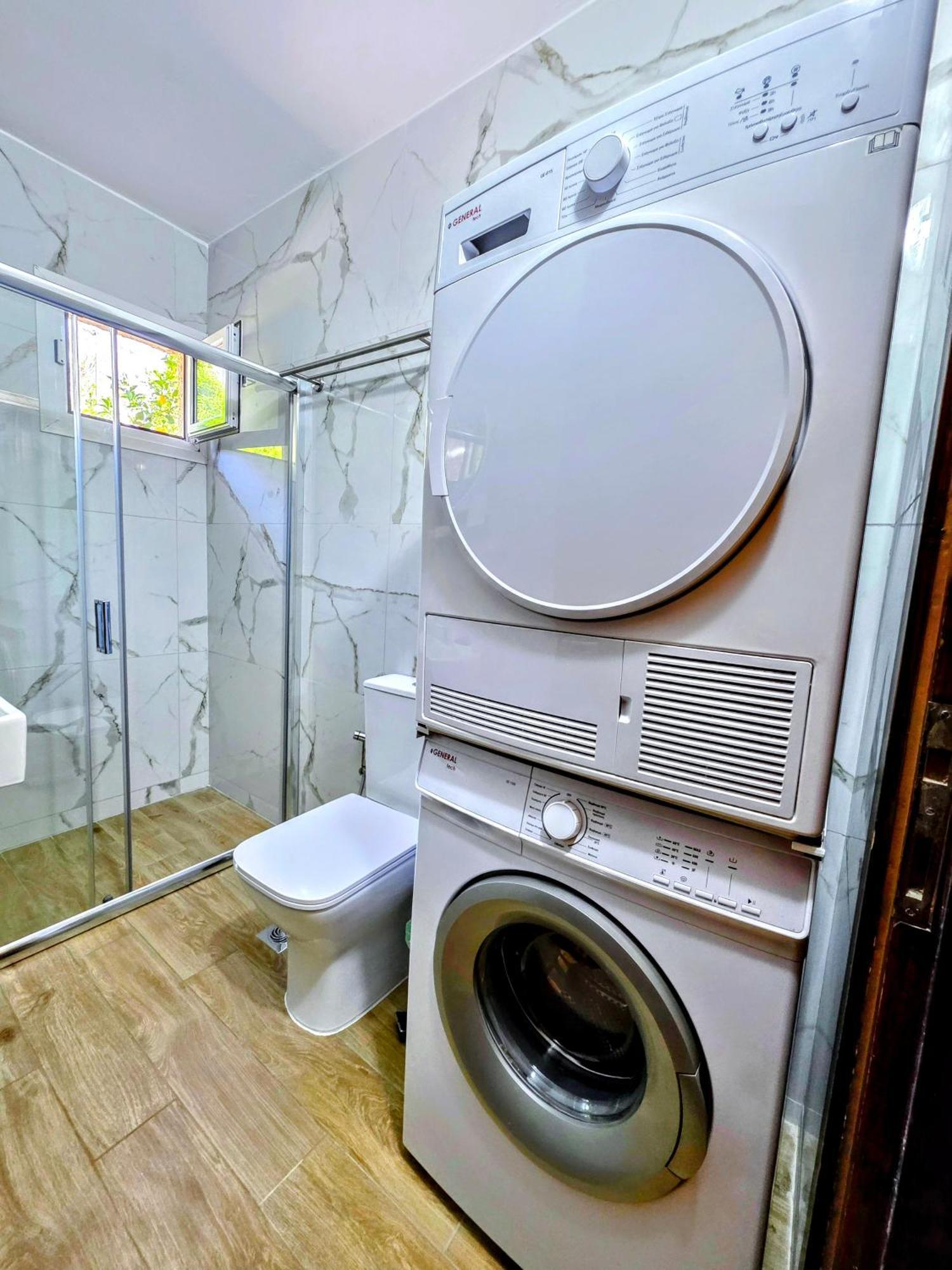 The Elysian At Nicopolis Jacuzzi Apartment Nikopolis Bagian luar foto
