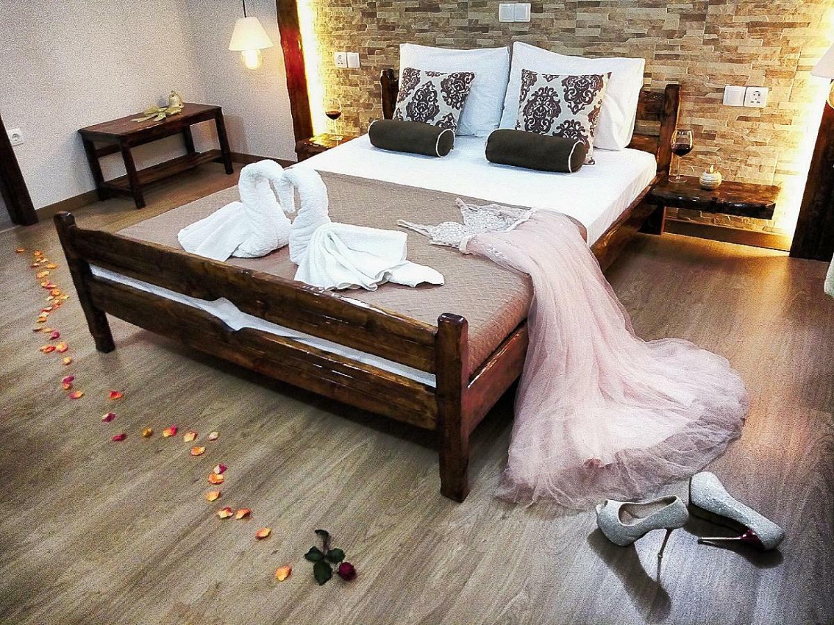 The Elysian At Nicopolis Jacuzzi Apartment Nikopolis Bagian luar foto
